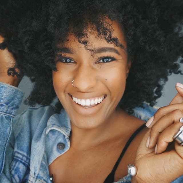 Nayanna Holley
