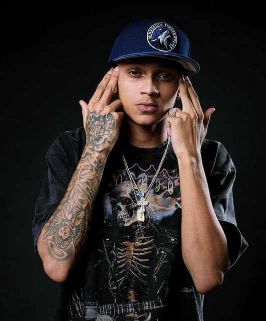 Ezzy R