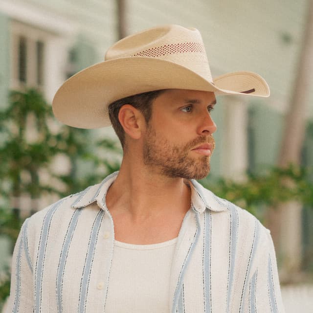 Dustin Lynch