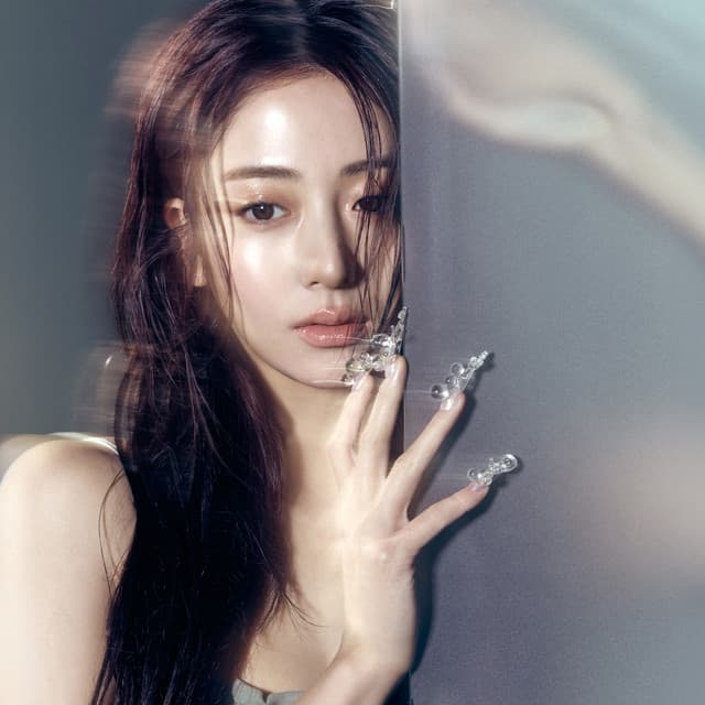 HUH YUNJIN