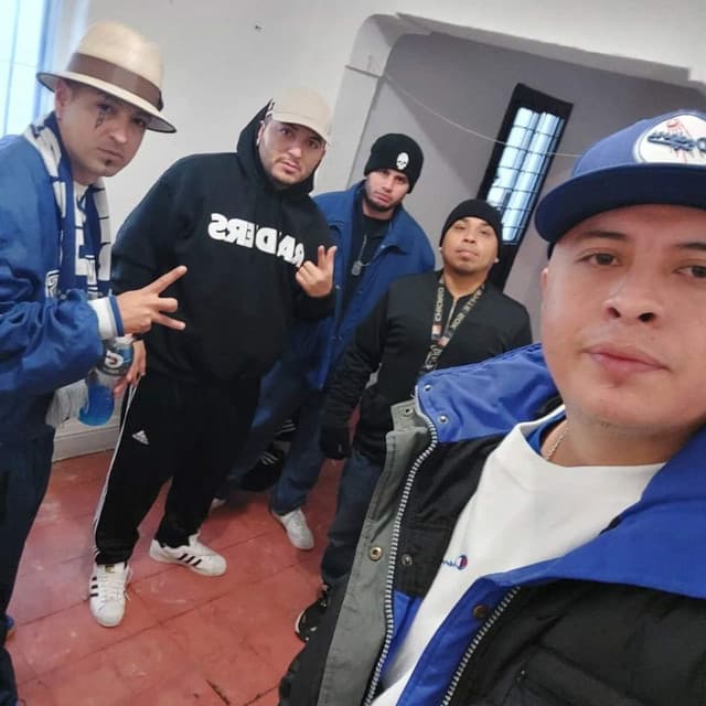 Por Todos Lados cover art