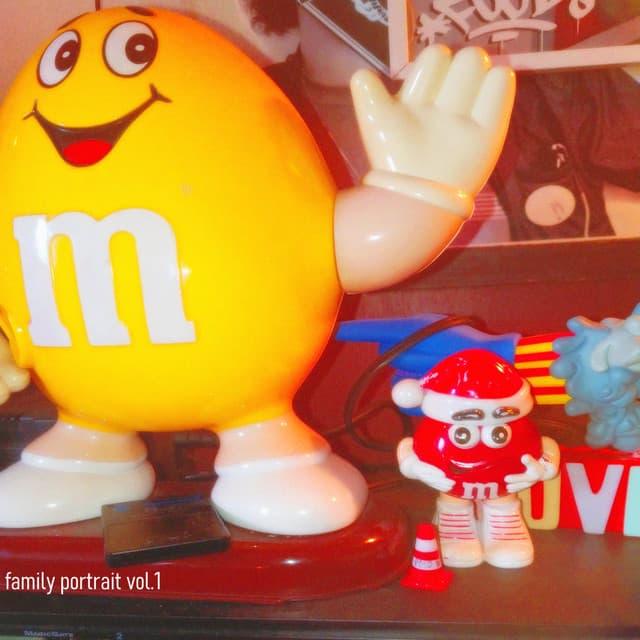 FAMILY PORTRAIT vol.1 cover art
